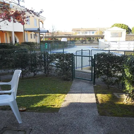 Bright With Private Garden - Beahost